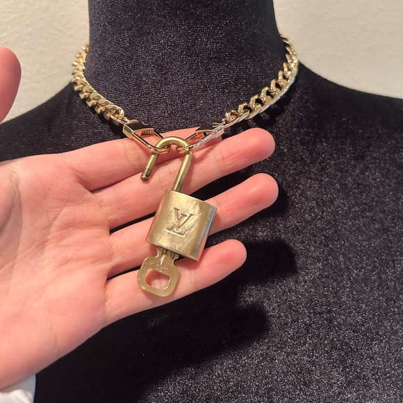 Louis Vuitton Lock & Key #313 with Chain - Picture 1 of 3